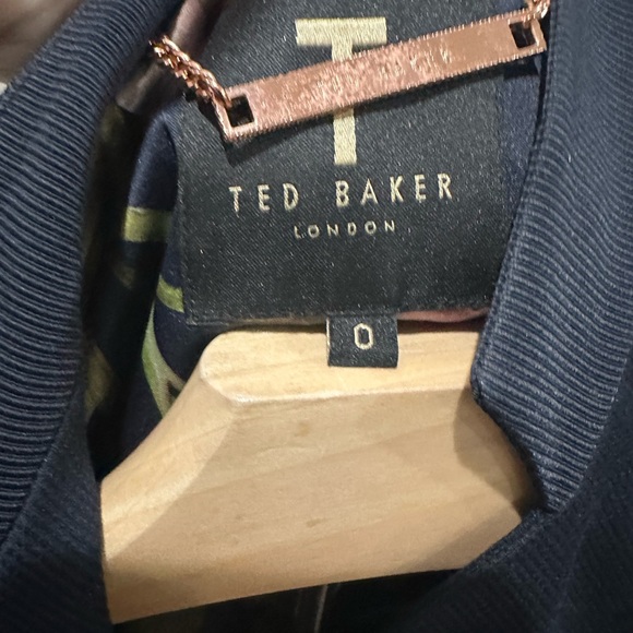 Elegant Ted Baker Navy Women's Blazer - Picture 4 of 4